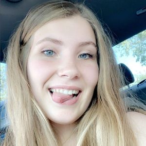 Meet your Posher, Savannah lee